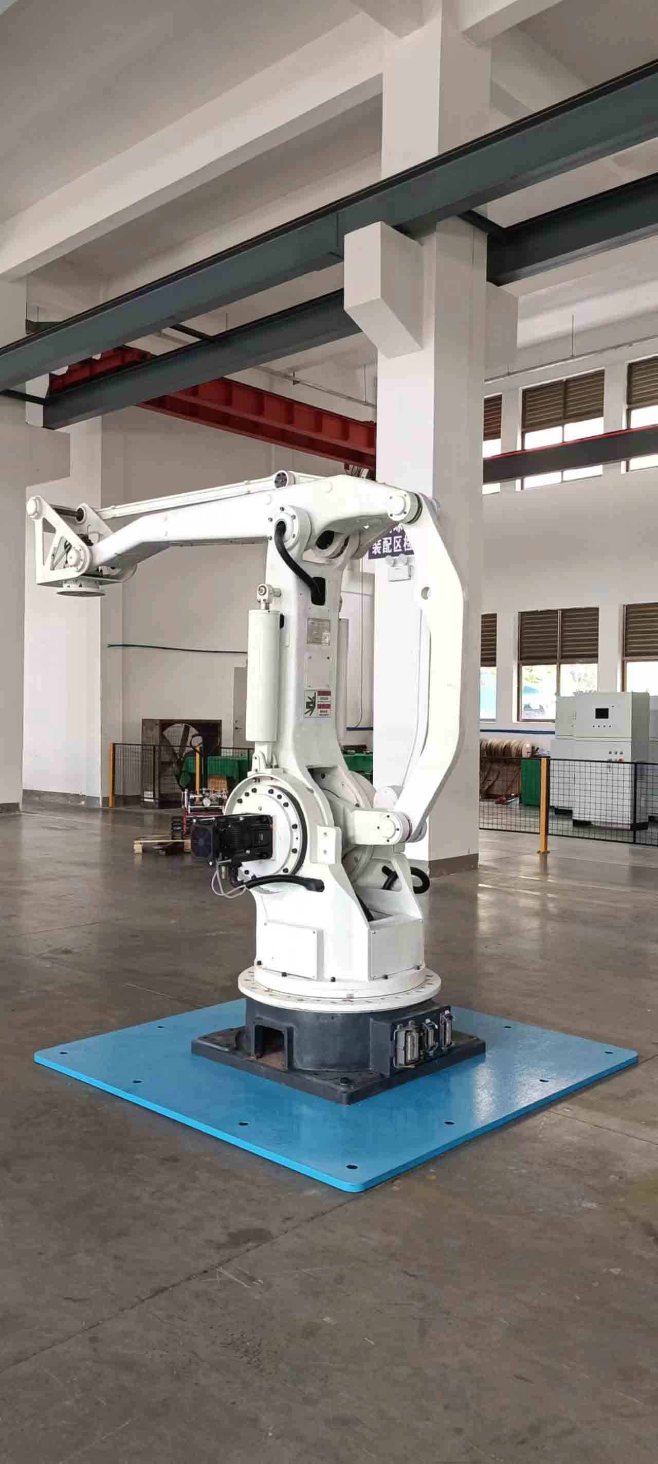 Робот-палетоукладчик грузоподъемностью 800 кг
