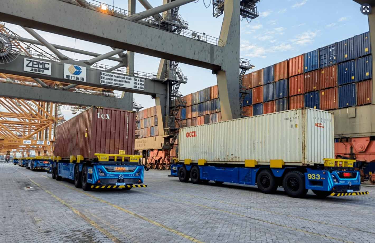 cargo carrying robot