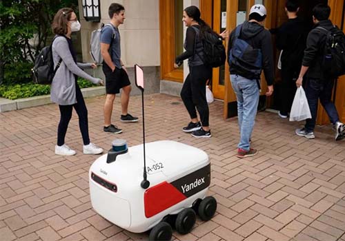 Роботы AMR доставляют еду на улицу, заменят ли рабочие места на вынос?