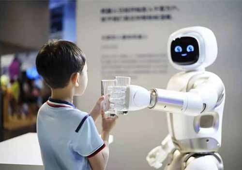 Всемирная конференция искусственного интеллекта открывается в Шанхай: Я был массирован роботом