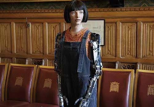 Человекоподобный робот дебютировал в британском парламенте
