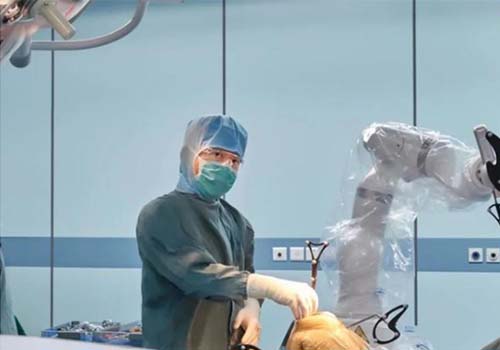 Первый в Китае робот для хирургии колена одобрен для продажи